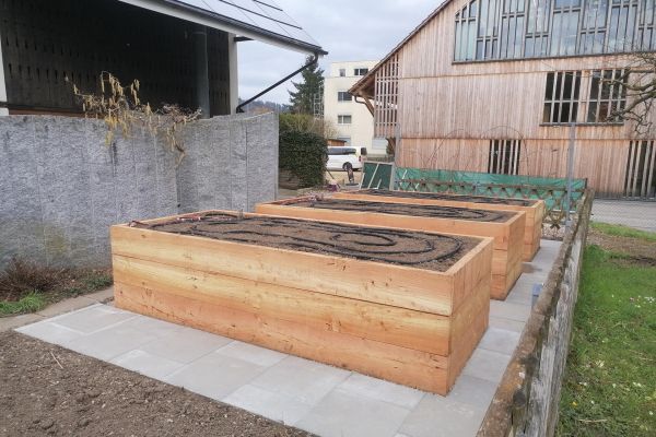 hochbeete-aus-laerchenholz-01BA484E87-D043-019E-6BBF-F4D37E304706.jpg