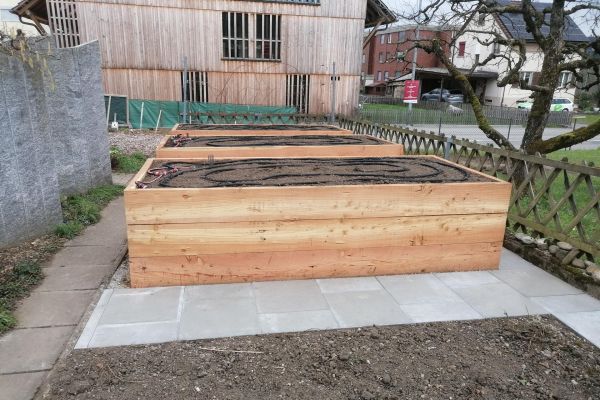 hochbeete-aus-laerchenholz-0782B8BE24-8140-97C6-9951-63791495349D.jpg